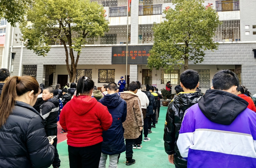 芷江林业局开展森林防火安全知识进校园宣讲活动