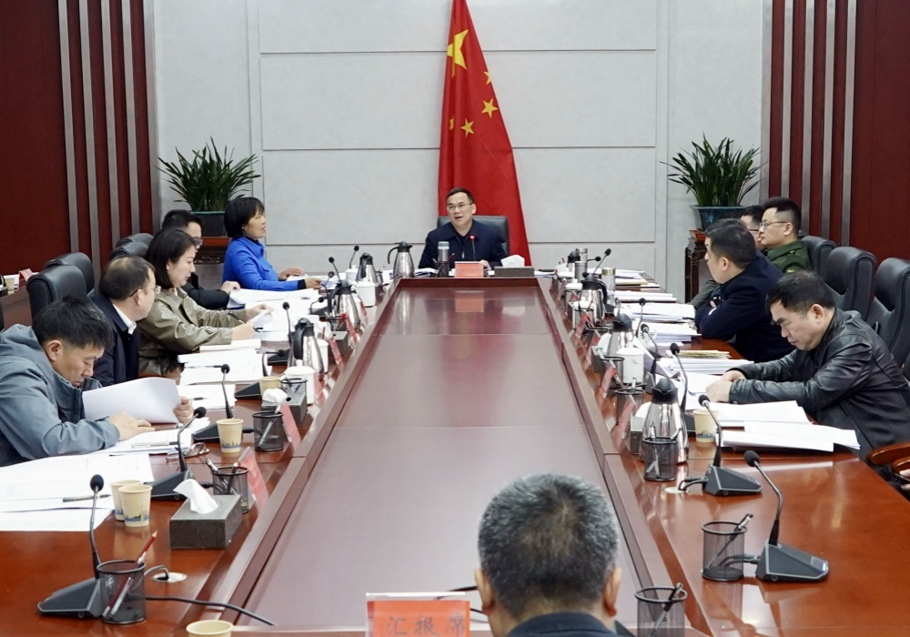 九届县人民政府2024年第5次常务会议召开 梁元和主持