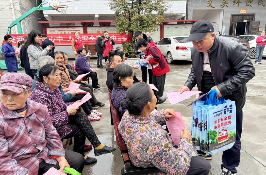芷江镇：开展学雷锋志愿服务月系列活动