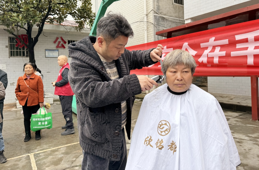 芷江镇：开展学雷锋志愿服务月系列活动