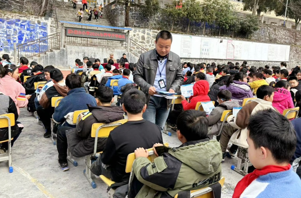 罗卜田乡：“禁毒＋交通”宣传教育进校园 为学子铺好成长“平安路”