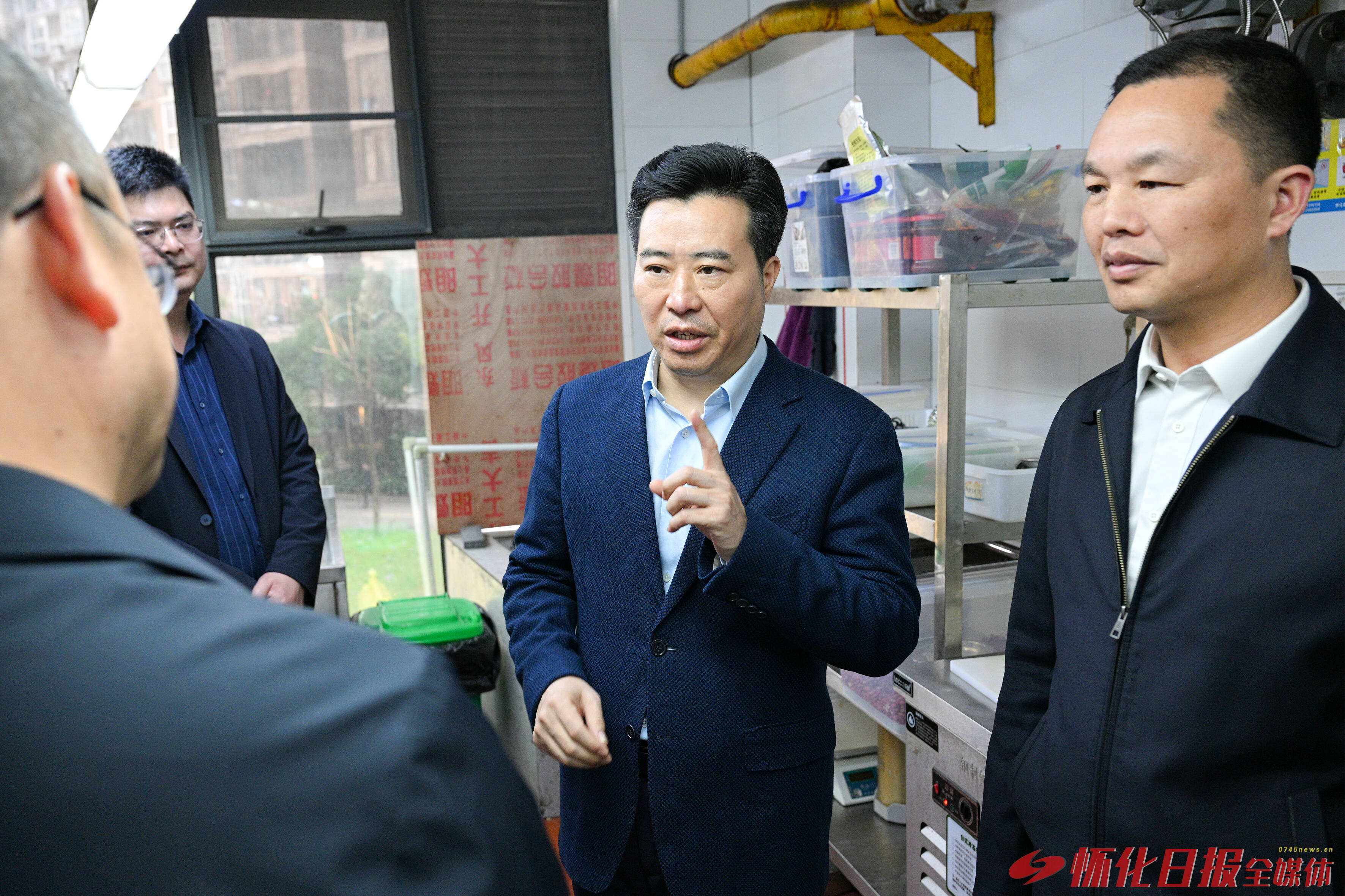 黎春秋以“四不两直”方式在城区督导检查安全生产工作时强调：压实责任细化措施 坚决守牢安全底线