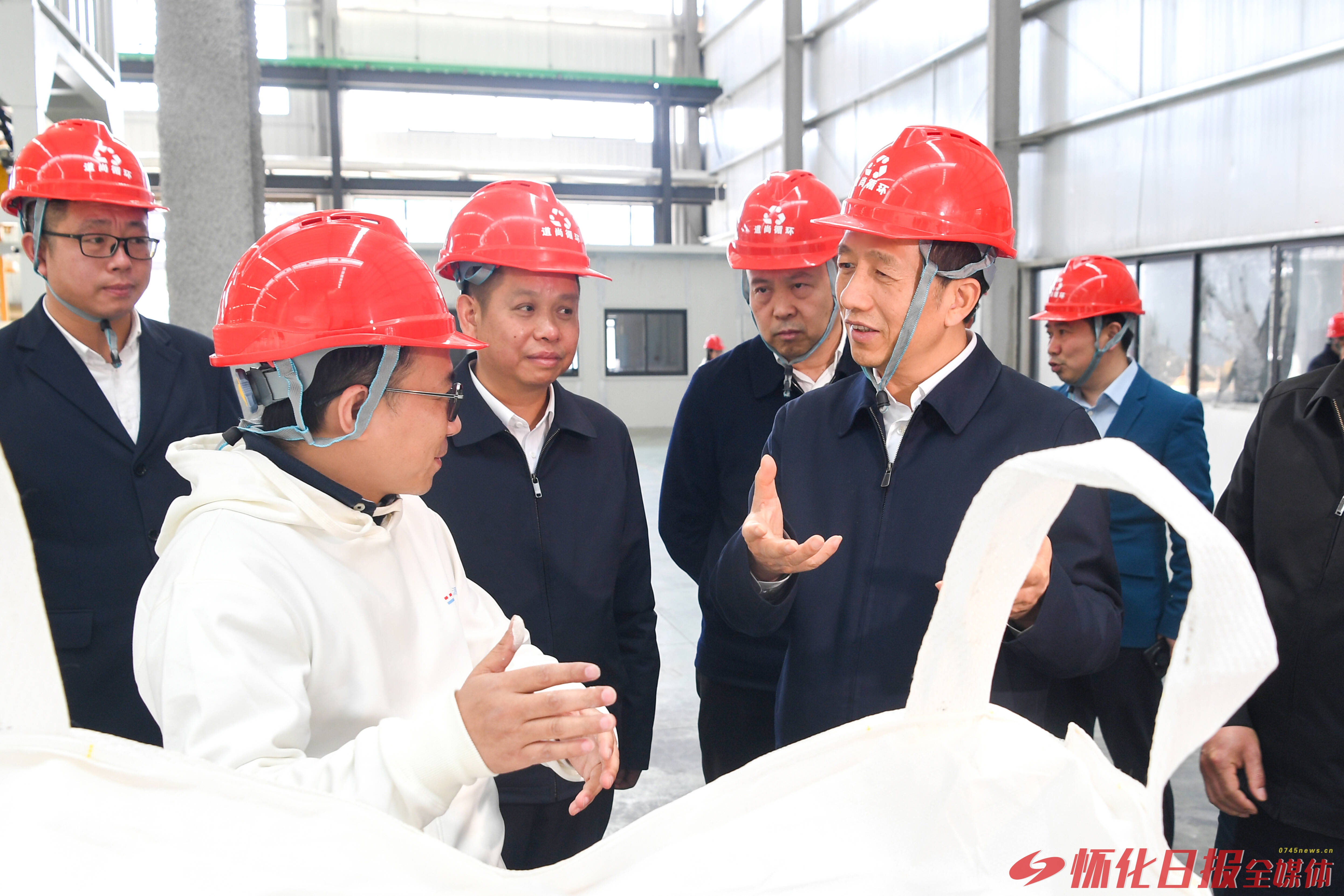 许忠建在新晃专题调研产业发展时强调：坚持因地制宜发展新质生产力 加快推动县域经济高质量发展