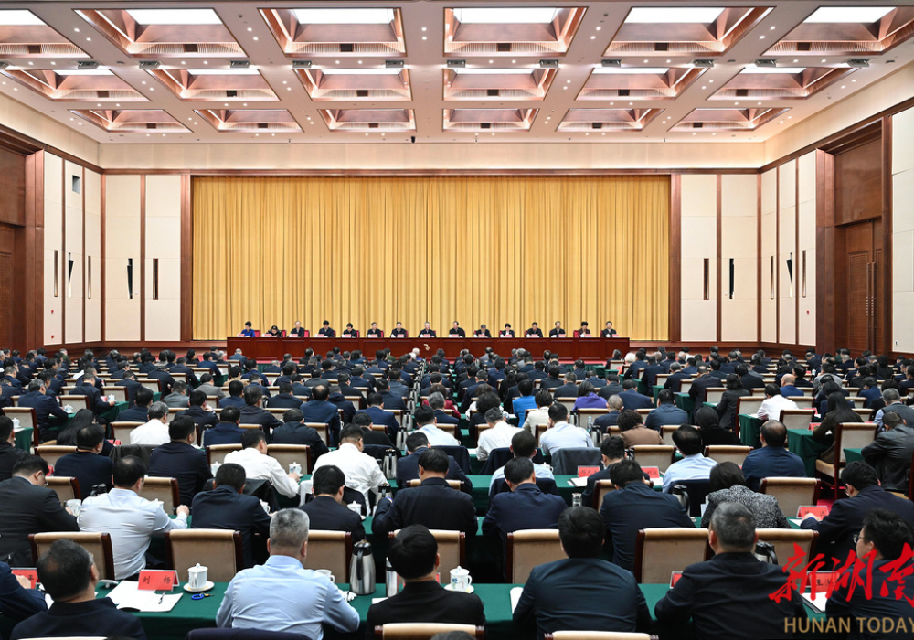 省委常委会（扩大）会议召开