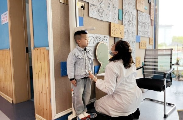 芷江妇幼保健院开展体检进校园活动