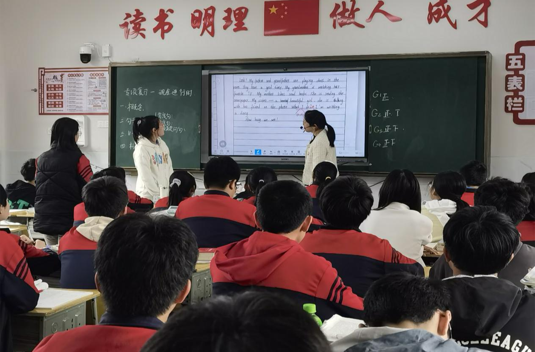 芷江四中和冷水溪乡中学开展结对帮扶及教研交流活动