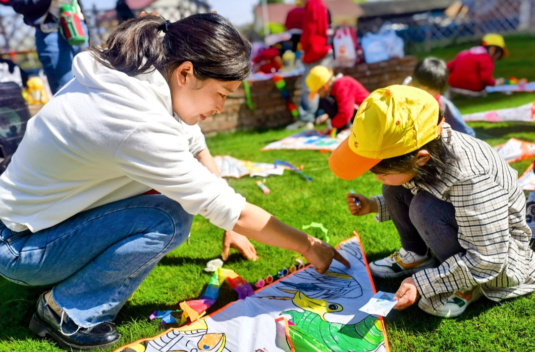 芷江一幼开展“清风正气 筝舞春天”主题活动