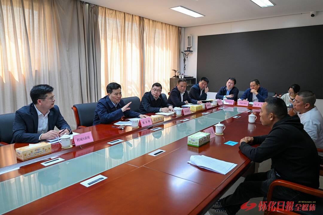 黎春秋在鹤城区下沉接访时强调：依法依规解决群众合理诉求 真心实意为民排忧解难