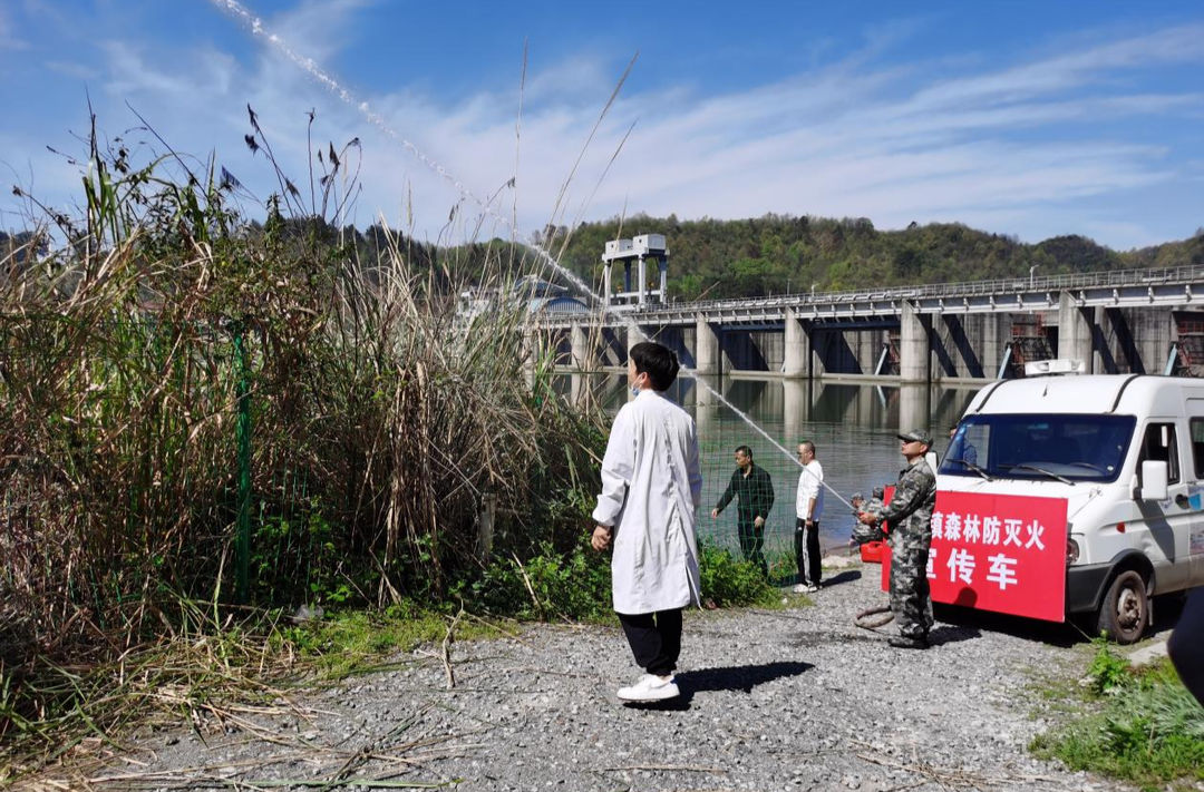 公坪镇：开展防火防汛演练 筑牢全镇安全网