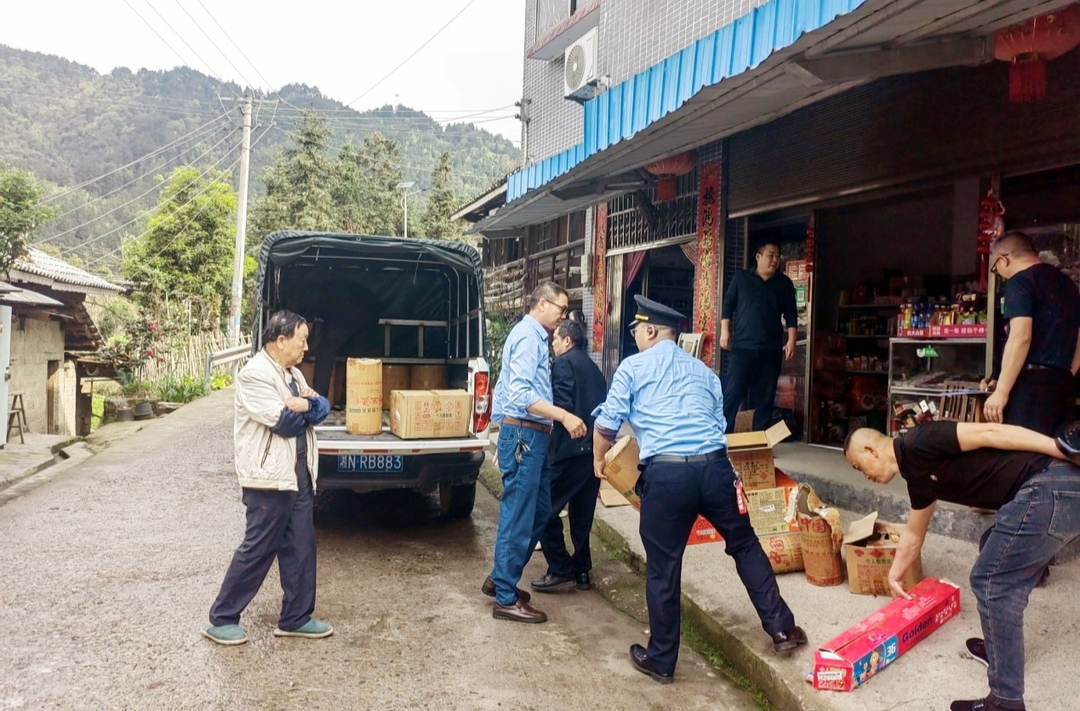 芷江：清明节期间开展烟花爆竹“打非治违”专项整治行动