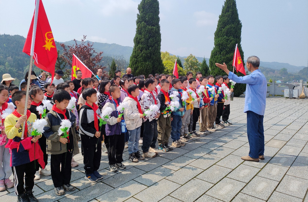 土桥镇小学：缅怀革命先烈 传承红色精神