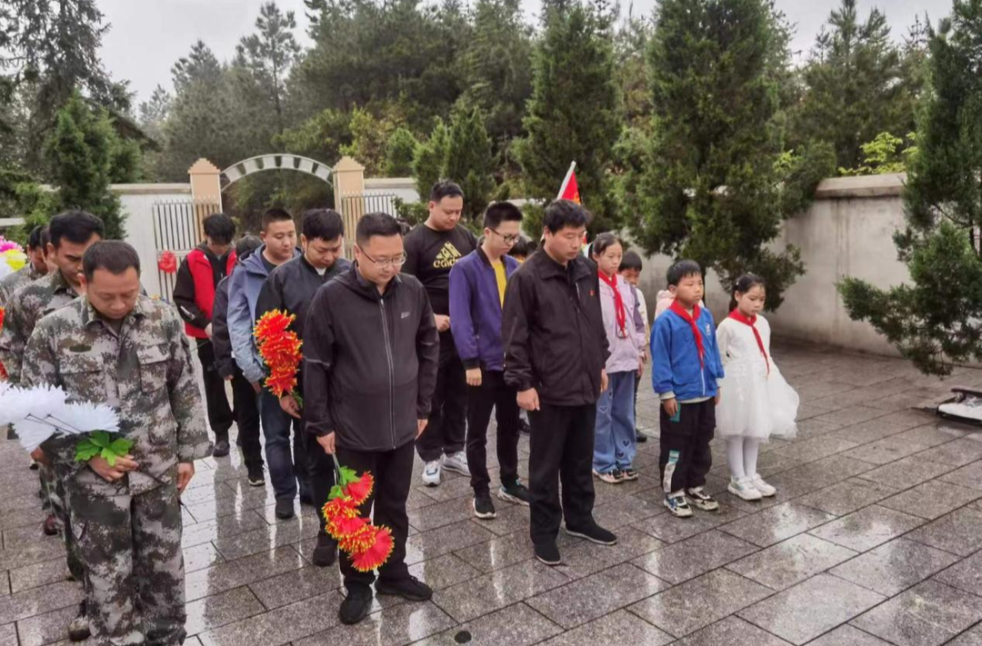水宽乡组织开展清明节祭扫活动