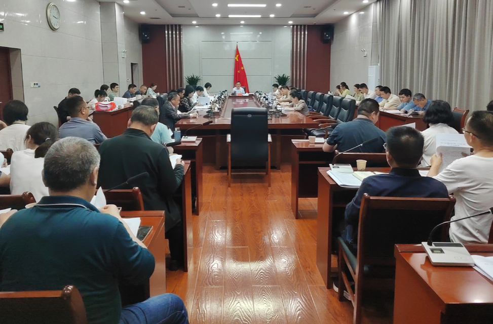 九届县人民政府2024年第六次常务会议召开 梁元和主持