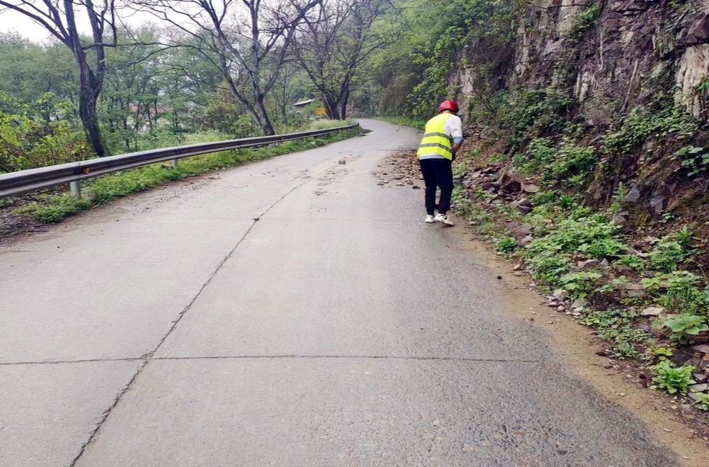 芷江公路建设养护中心：不负好时光 公路春养忙