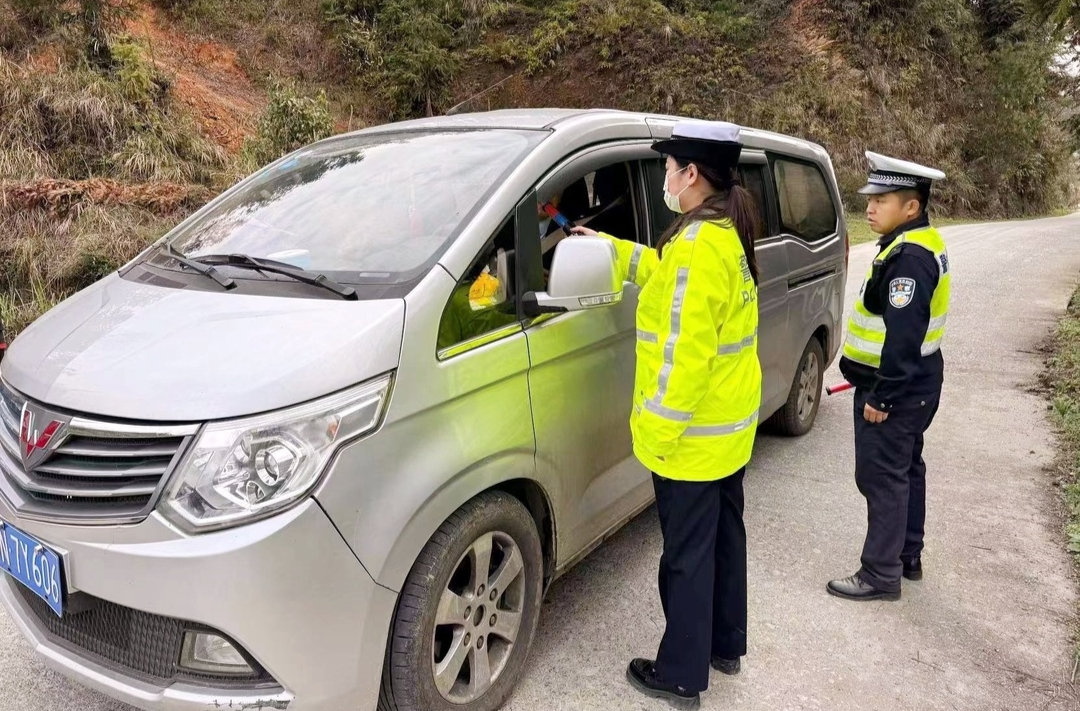 梨溪口乡：严查酒驾不松懈 守护平安不止步