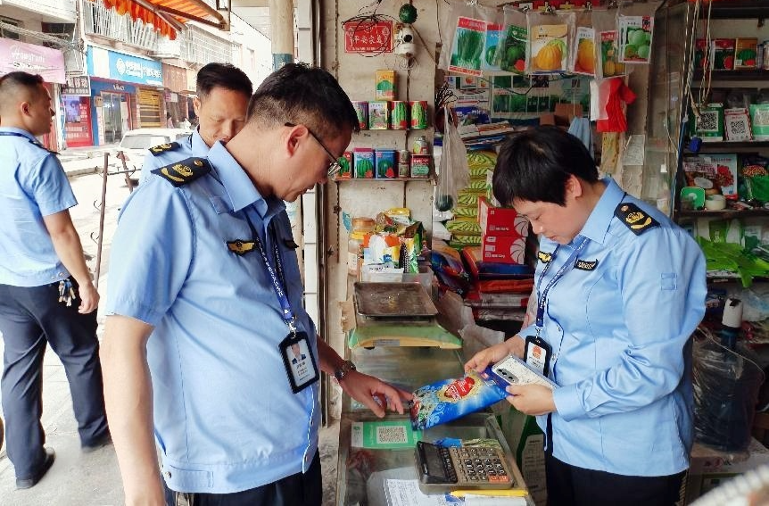 芷江农业农村局开展4.15全民国家安全教育日宣传活动