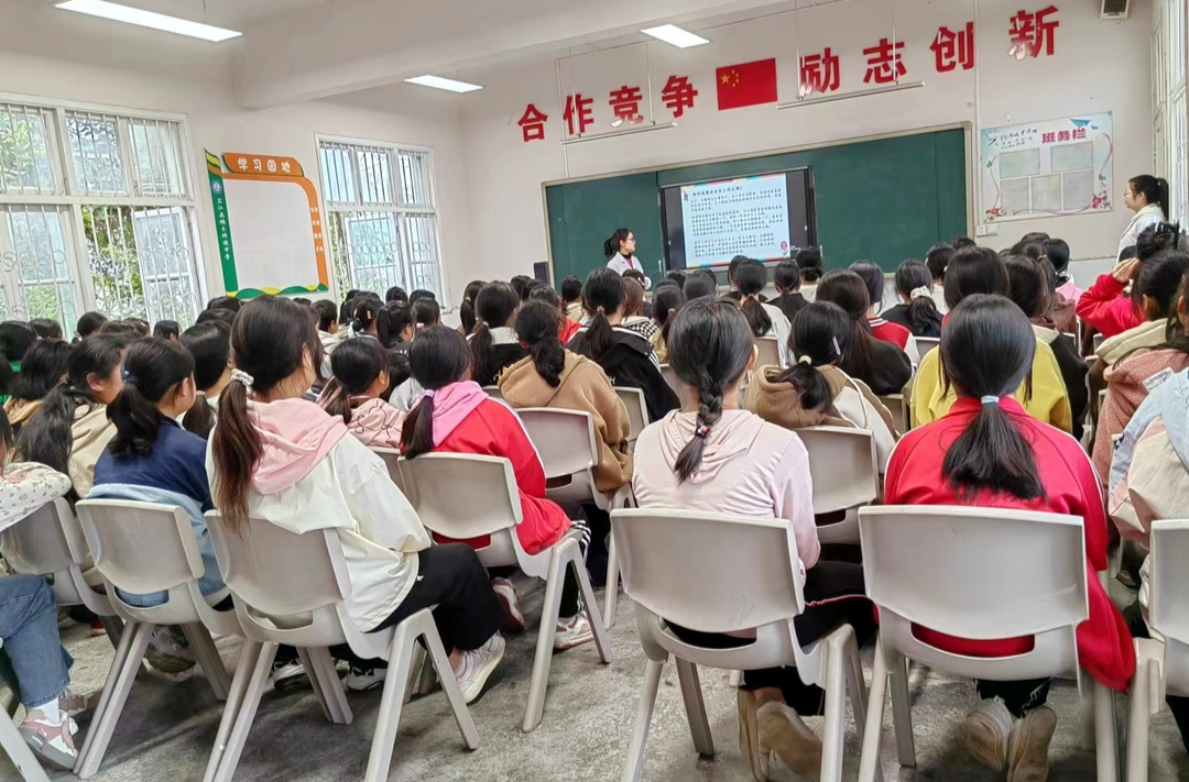 楠木坪镇中心卫生院开展“青春期健康知识进校园”活动