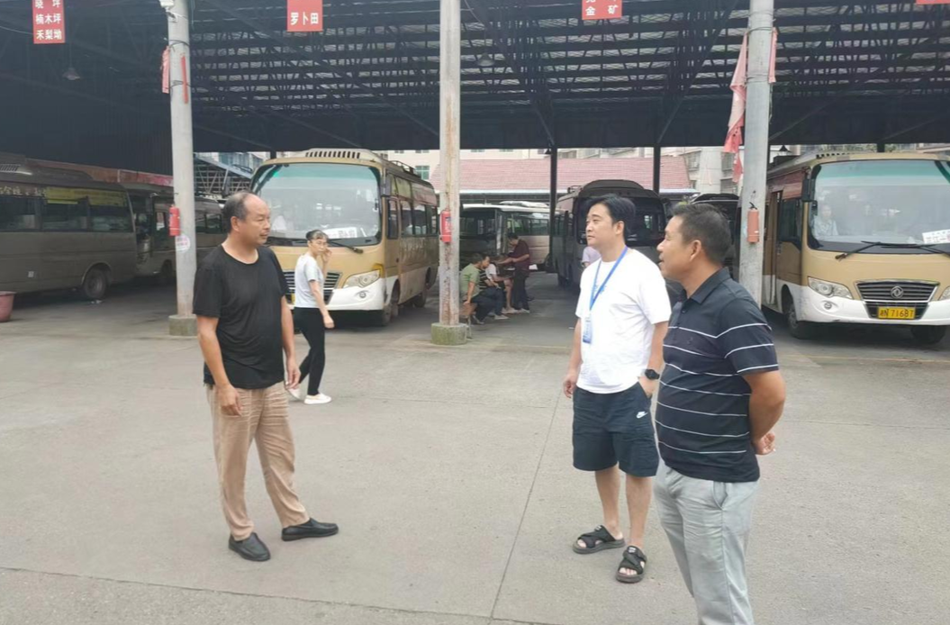 芷江道路运输服务中心积极协调群众求助获点赞