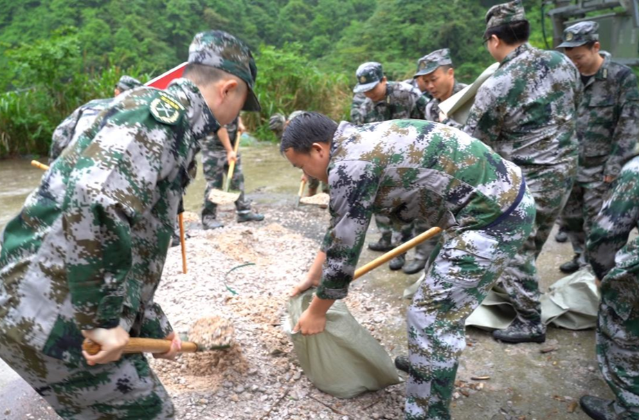 罗旧镇：冒雨开展防汛抢险演练 提高实战能力