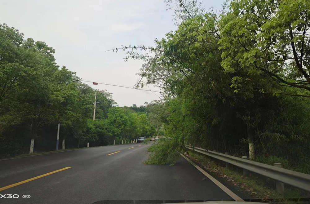 芷江公路建设养护中心全力做好降雨防范工作