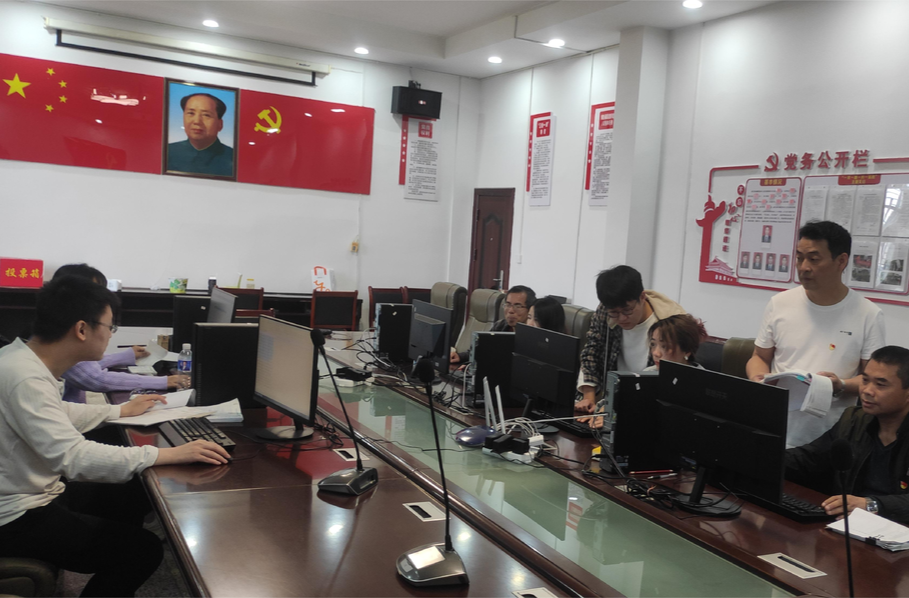 芷江住房保障服务中心扎实开展维修资金数据录入整理