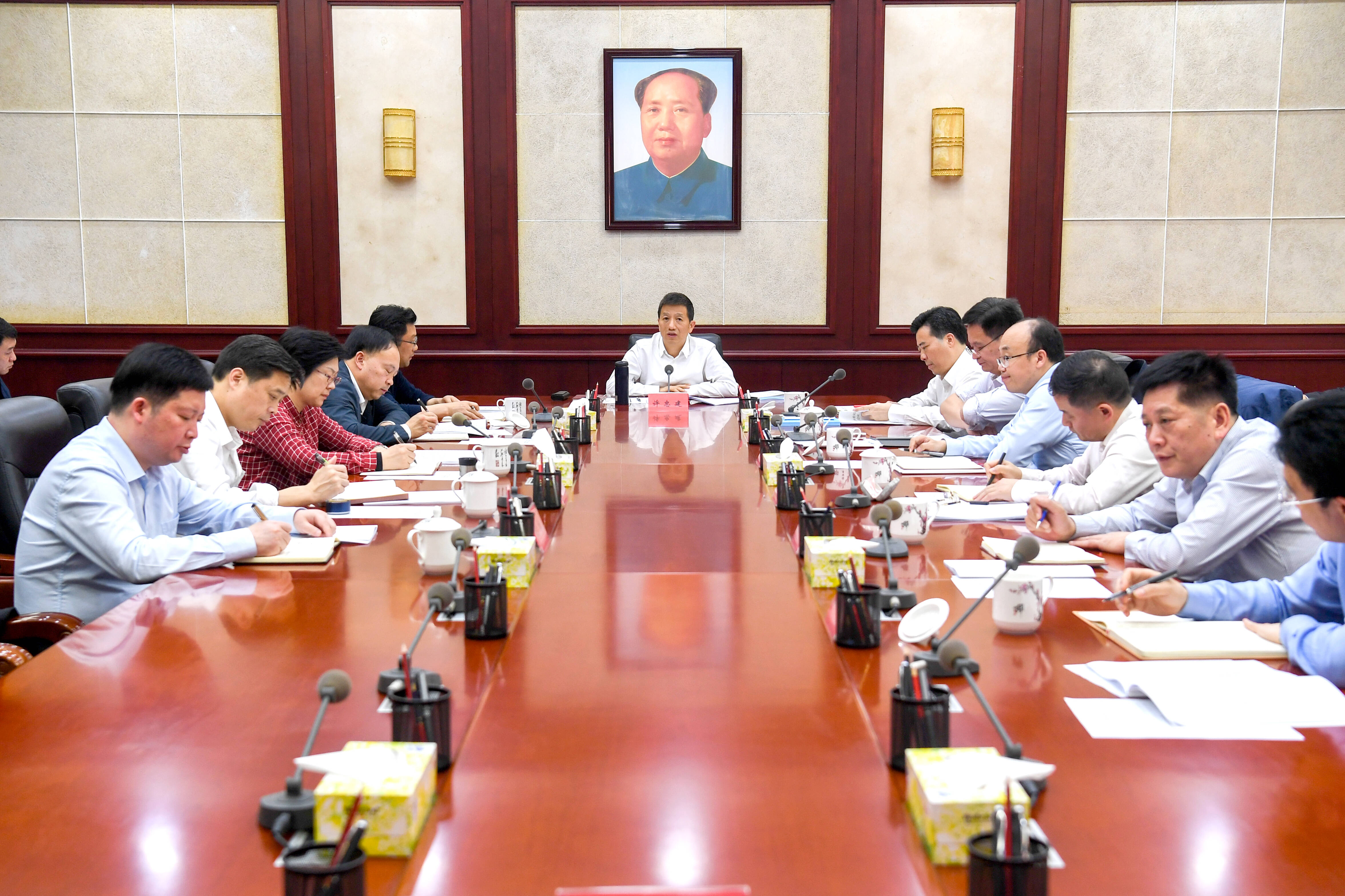 许忠建主持召开市委全面依法治市委员会2024年第一次会议