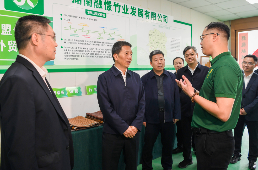 许忠建在靖州、会同宣讲习近平总书记考察湖南重要讲话和指示精神，主持召开全市竹产业发展座谈会