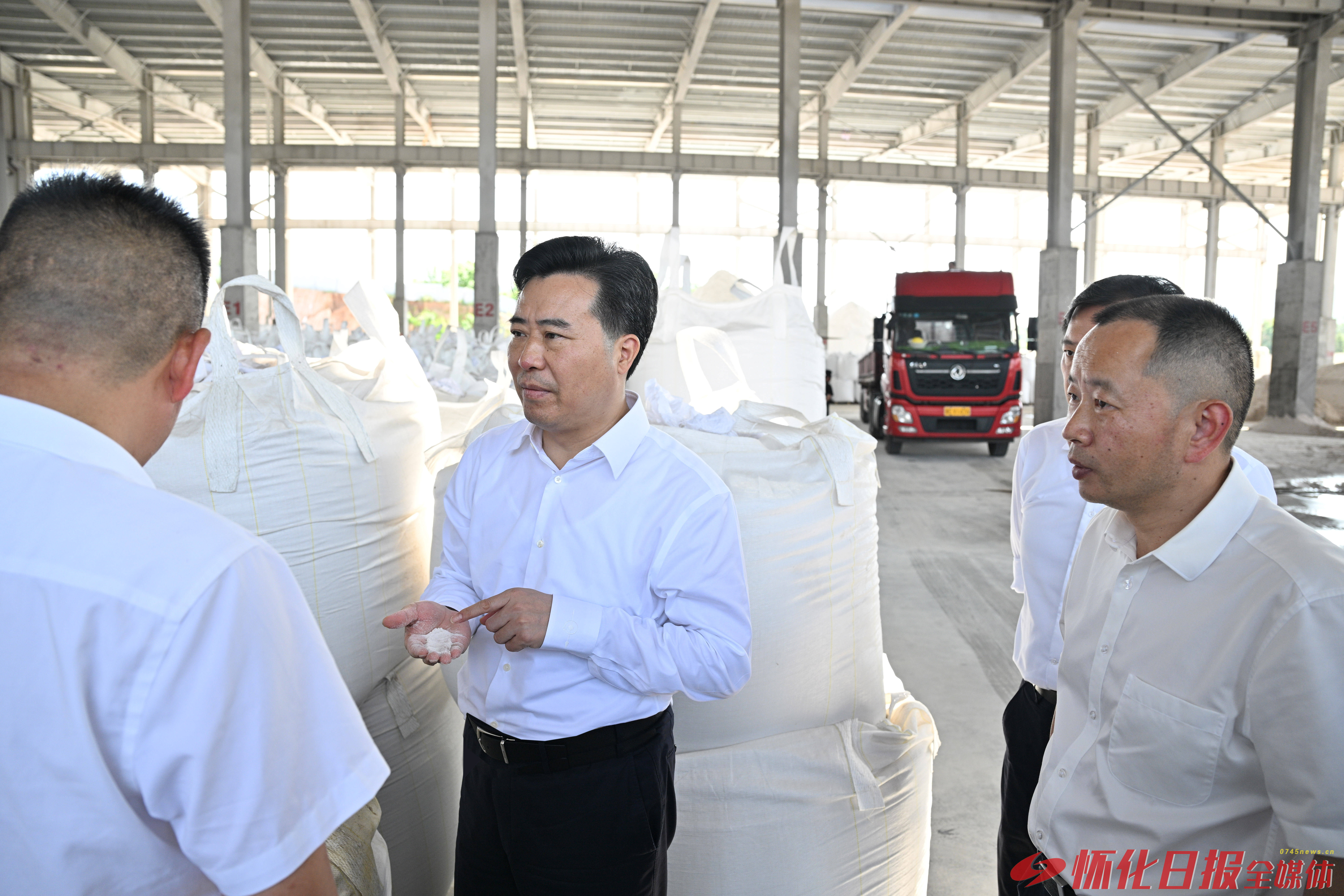 黎春秋在溆浦宣讲习近平总书记考察湖南重要讲话和指示精神并开展调研