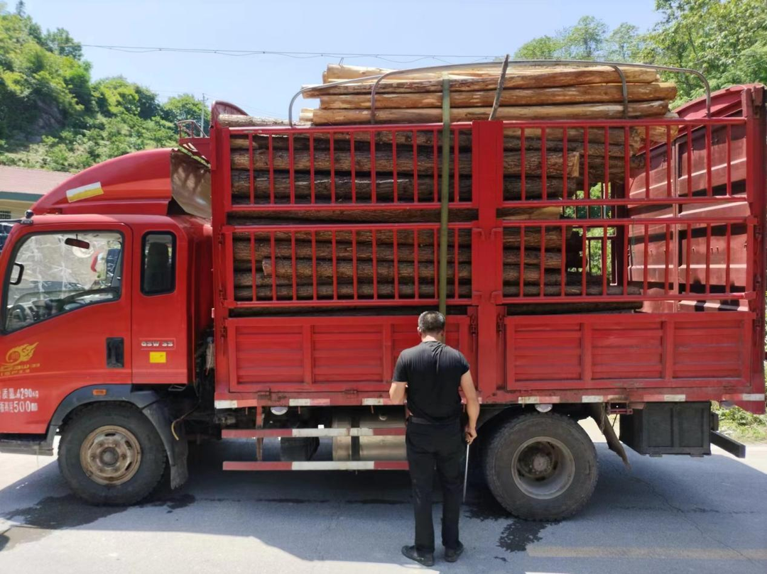 冷水溪乡：执法队员重拳出击，超载货车无处遁形