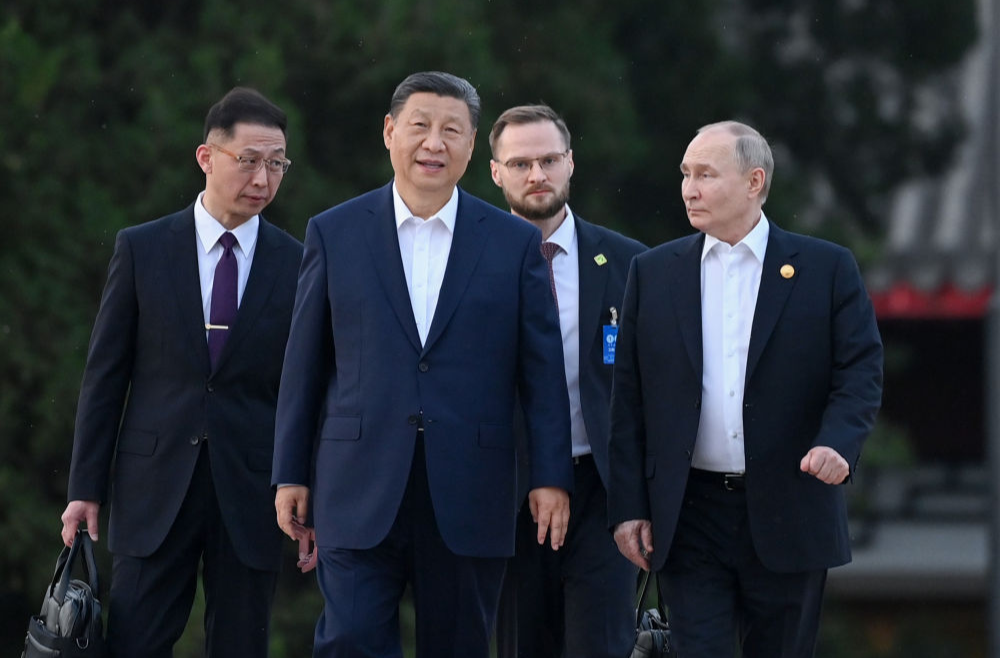 习近平同俄罗斯总统普京在中南海小范围会晤