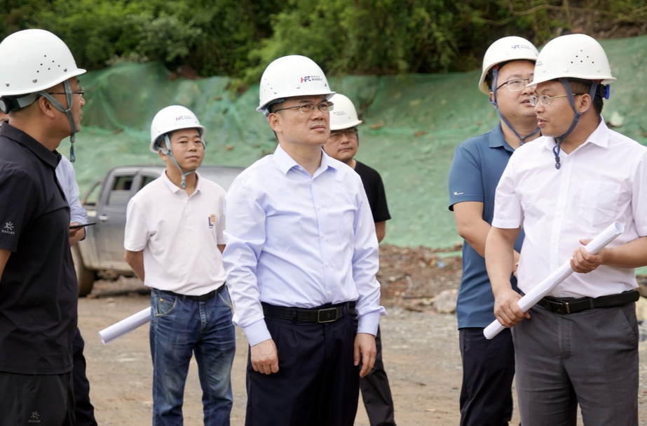 梁元和在水宽乡宣讲调研