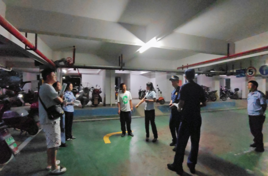 芷江消防救援大队联合多部门开展电动车消防安全夜查行动