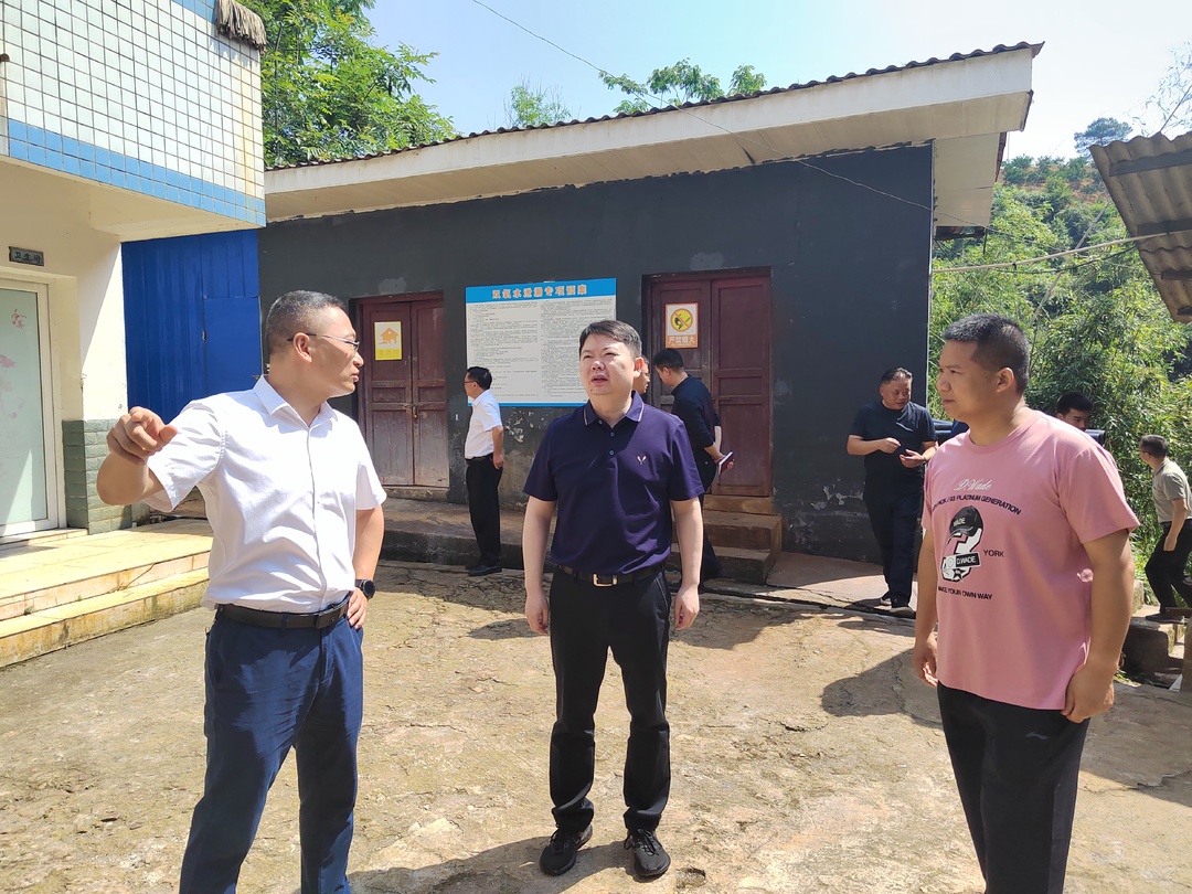 梁志平在县垃圾填埋场督导环保整治工作强调 坚决扛牢生态环保政治责任 以高质量生态环境支撑高质量发展