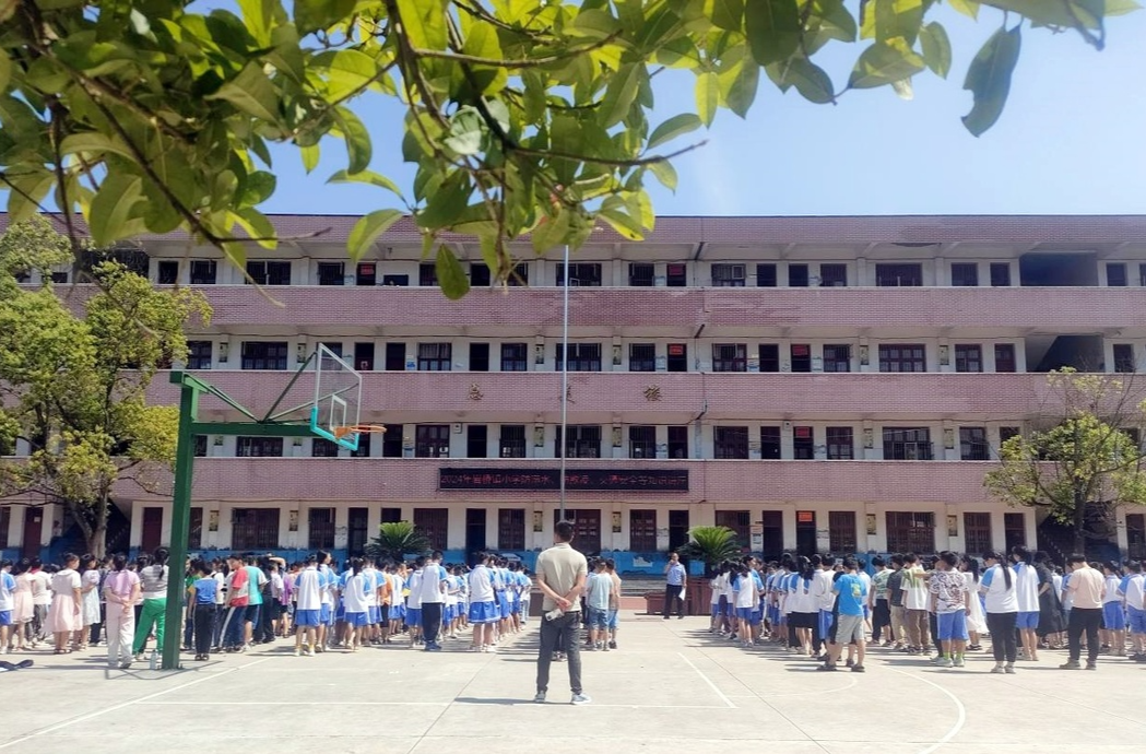 筑牢校园安全防线！芷江开展防溺水、防性侵、交通安全知识进校园活动