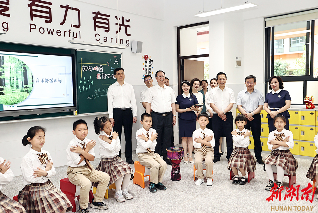 毛伟明“六一”前夕看望少年儿童：放飞梦想 快乐成长 做明天的接班人未来的主力军