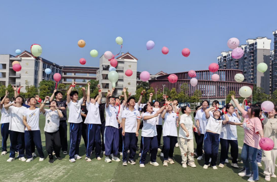 芷江三中举办丰富多样高考减压活动