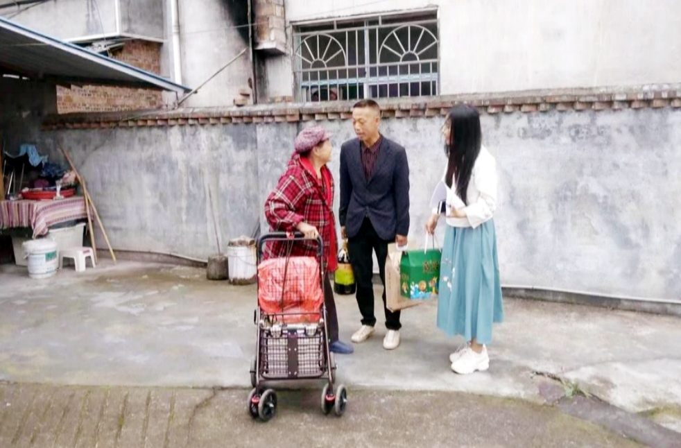 晓坪乡：服务暖人心 关爱在身边