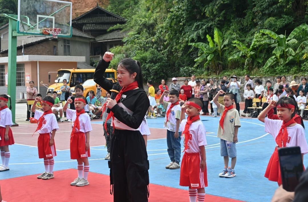 牛牯坪乡小学开展六一儿童节活动