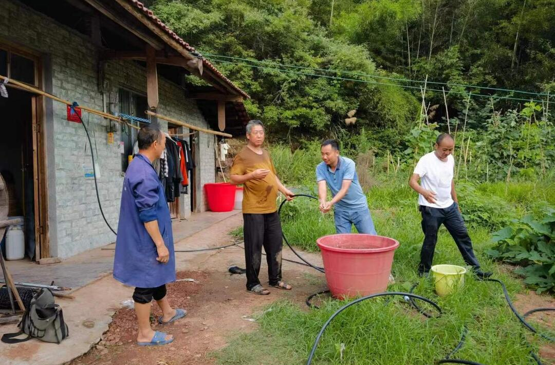 罗卜田乡兴无村：驻村帮扶办实事 修缮水管暖民心
