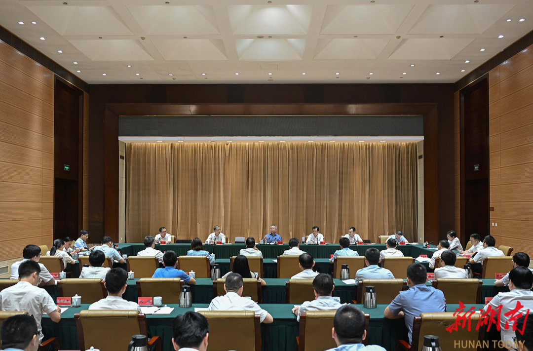 沈晓明参加基层党组织党纪学习教育座谈会