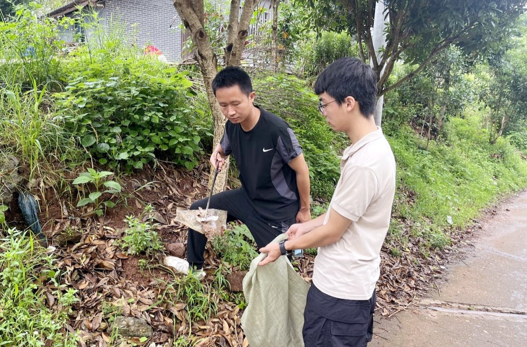 禾梨坳乡开展人居环境整治行动
