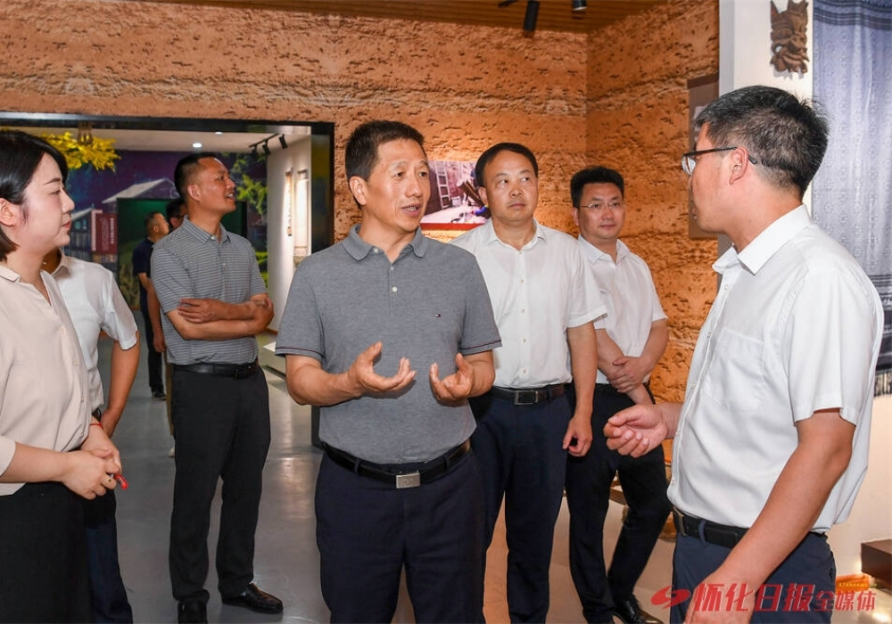 许忠建在新晃调研