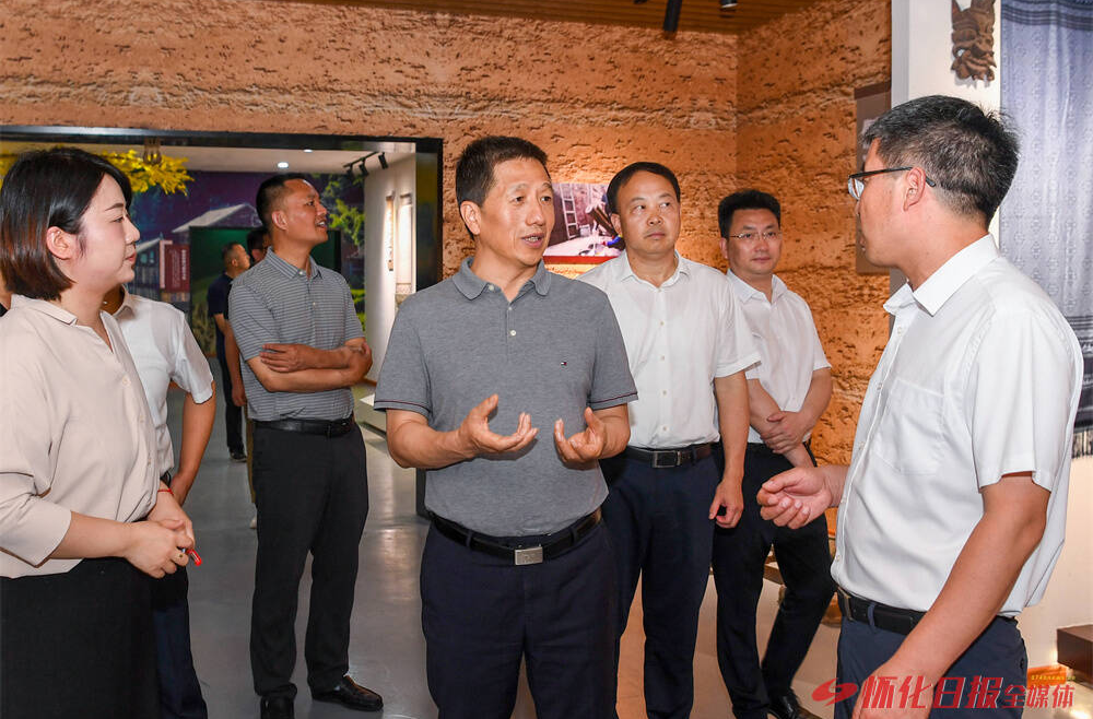 许忠建在新晃调研