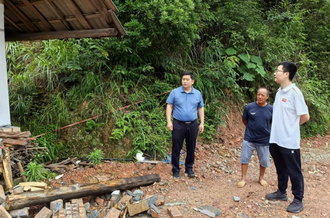 杨华军到洞下场乡督导调研防汛抗旱工作