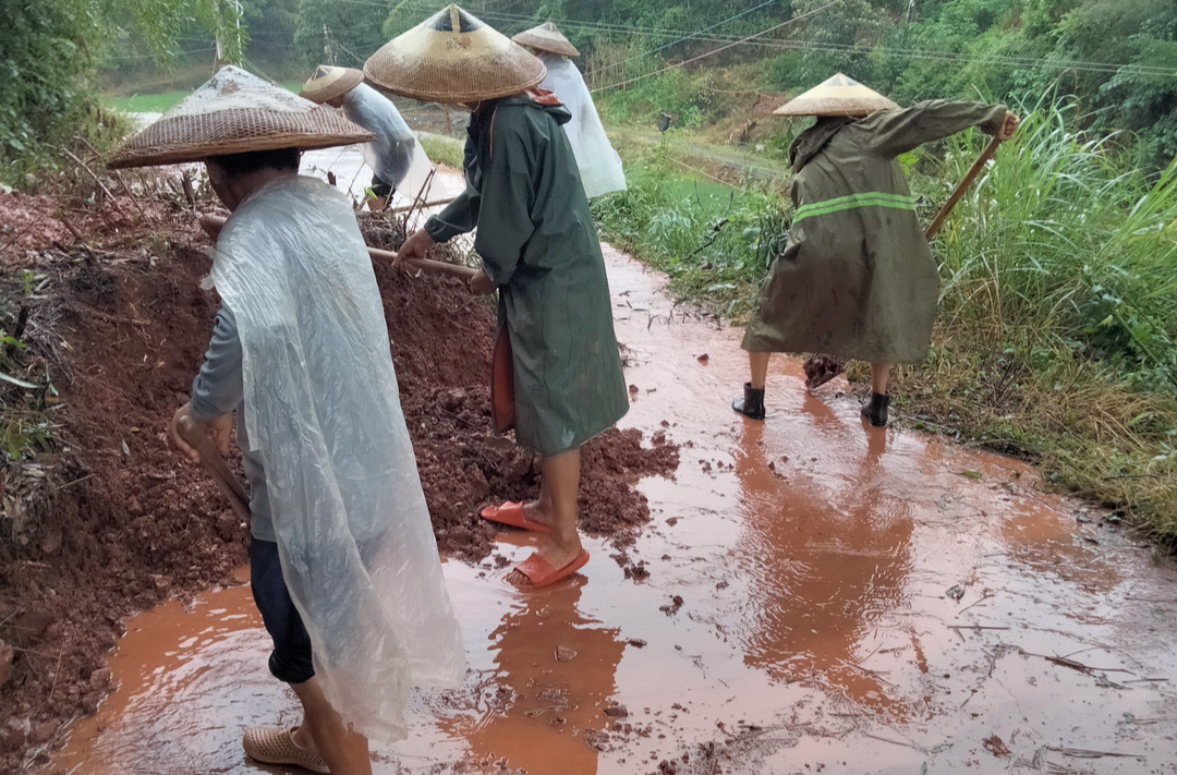 芷江：防汛抗洪映初心 救灾一线党旗红