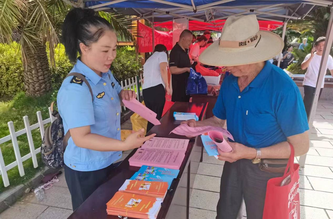 芷江市场监管局开展“信用记录关爱日”宣传活动