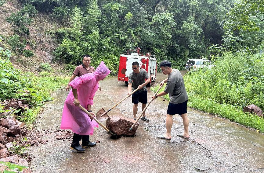 禾梨坳乡：迎“汛”而上 积极开展清障保平安行动