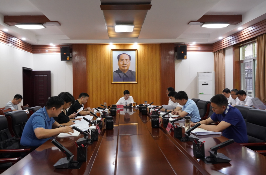 县委常委会会议召开 梁志平主持