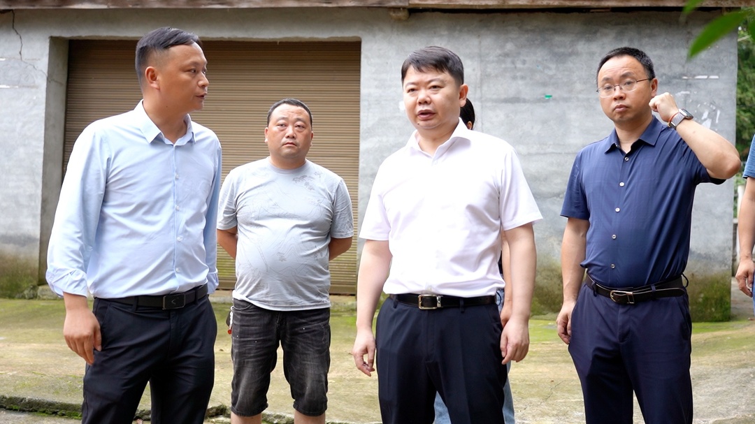 梁志平在土桥镇督导防汛工作时强调 全面排查风险隐患 有力有效应对突发事件 筑牢人民群众生命财产安全坚固防线