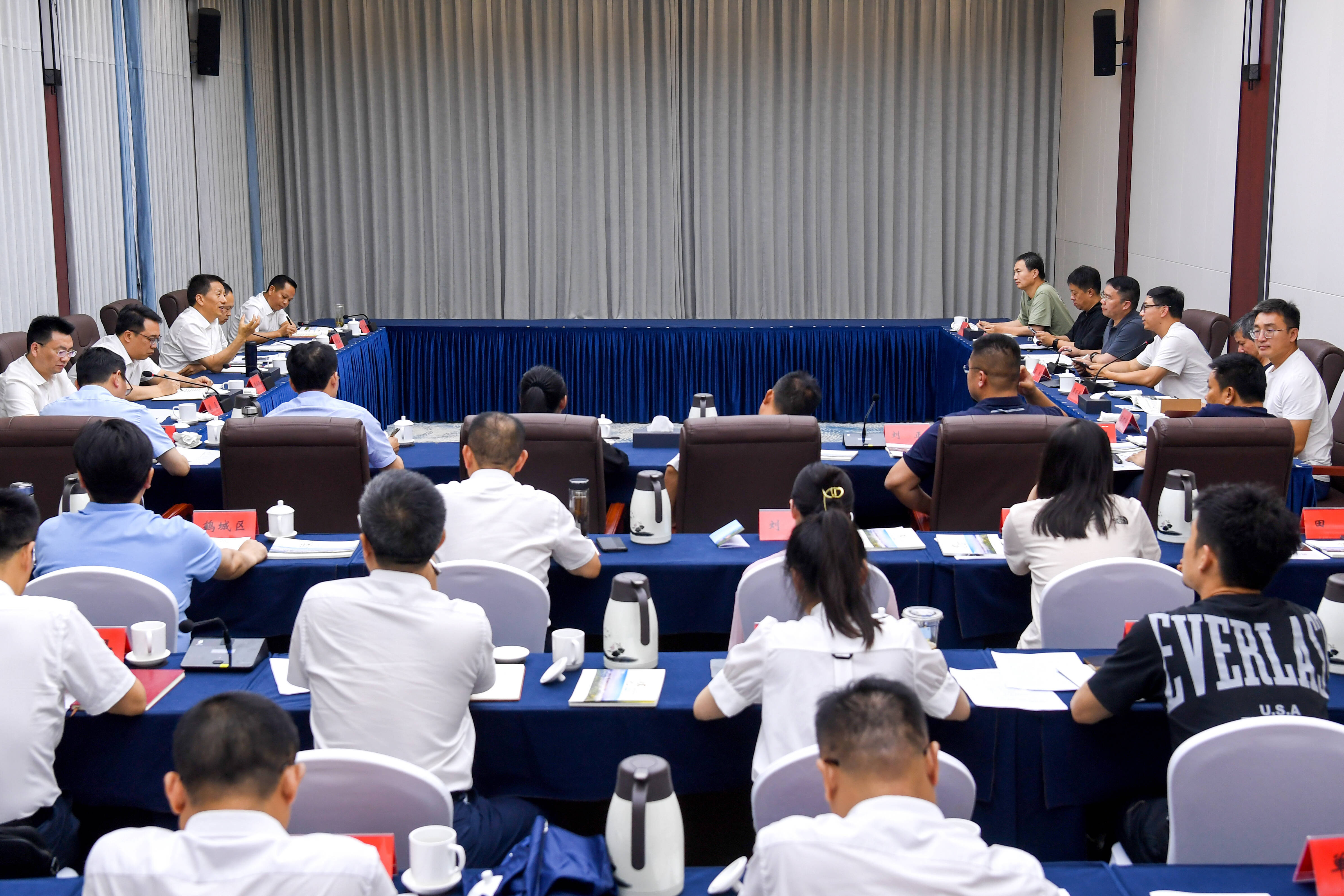许忠建与海南国际文创周企业家专家代表团一行座谈 共推怀化文旅产业转型升级发展